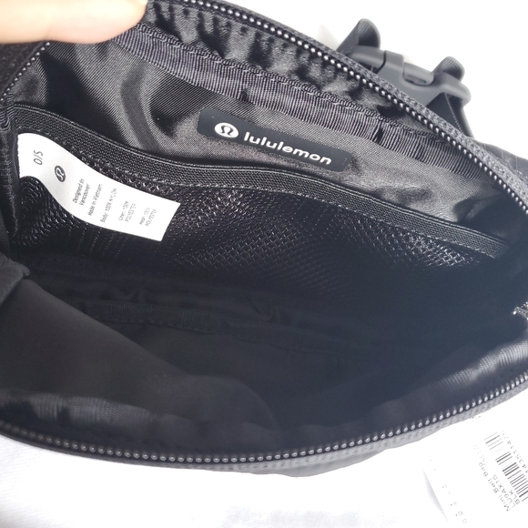 Lululemon Mini Belt Bag Black - Picture 4 of 6